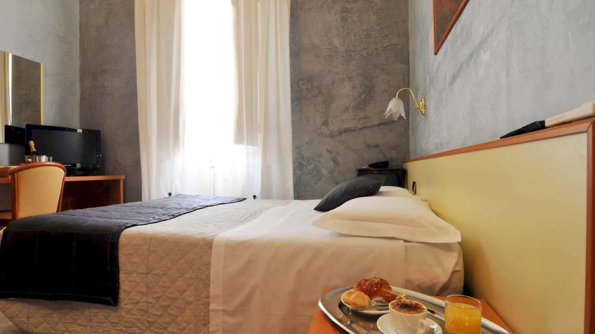 Hotel Angelica Florence 2*,  Italy