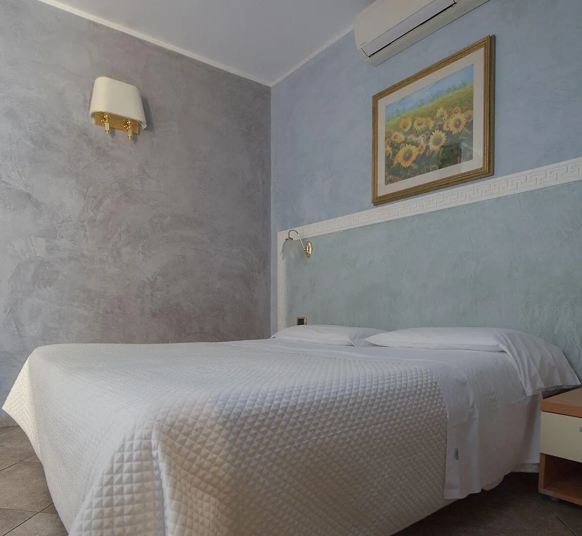 Hotel Angelica Florencie 2*,