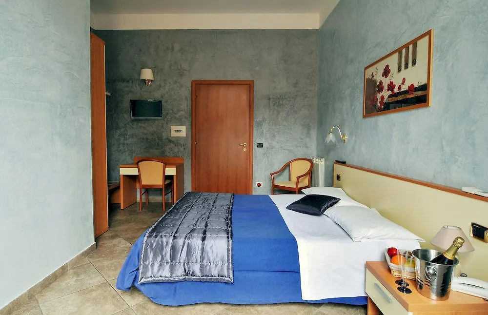 Hotel Angelica Florencie 2*,